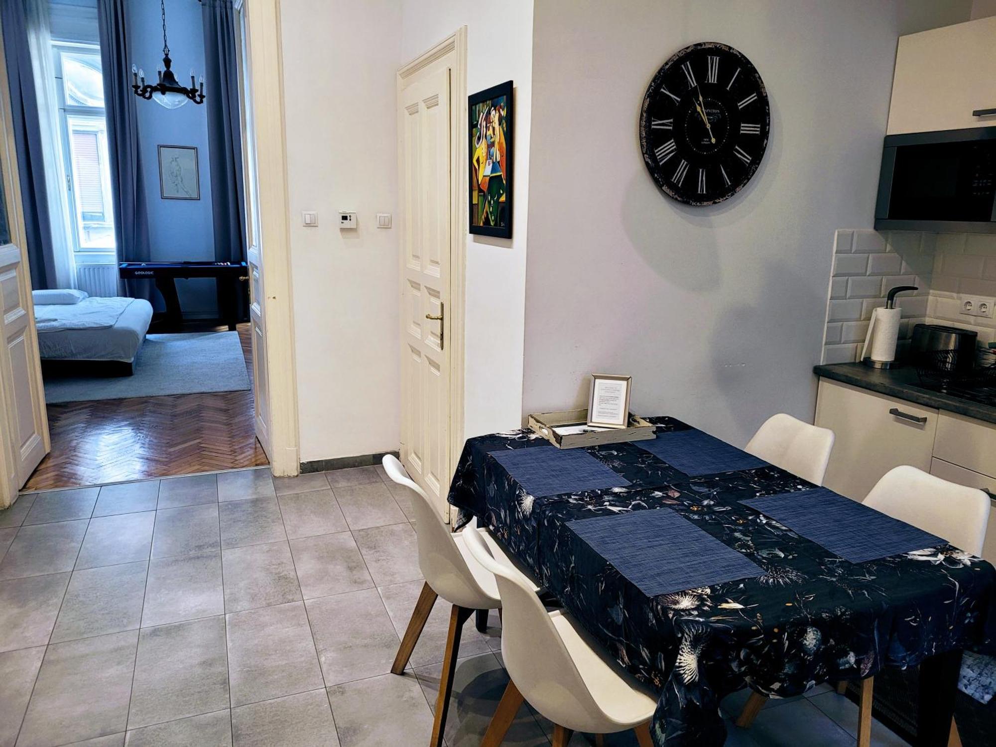 Christoph'S Central Apartment Budapest Luaran gambar