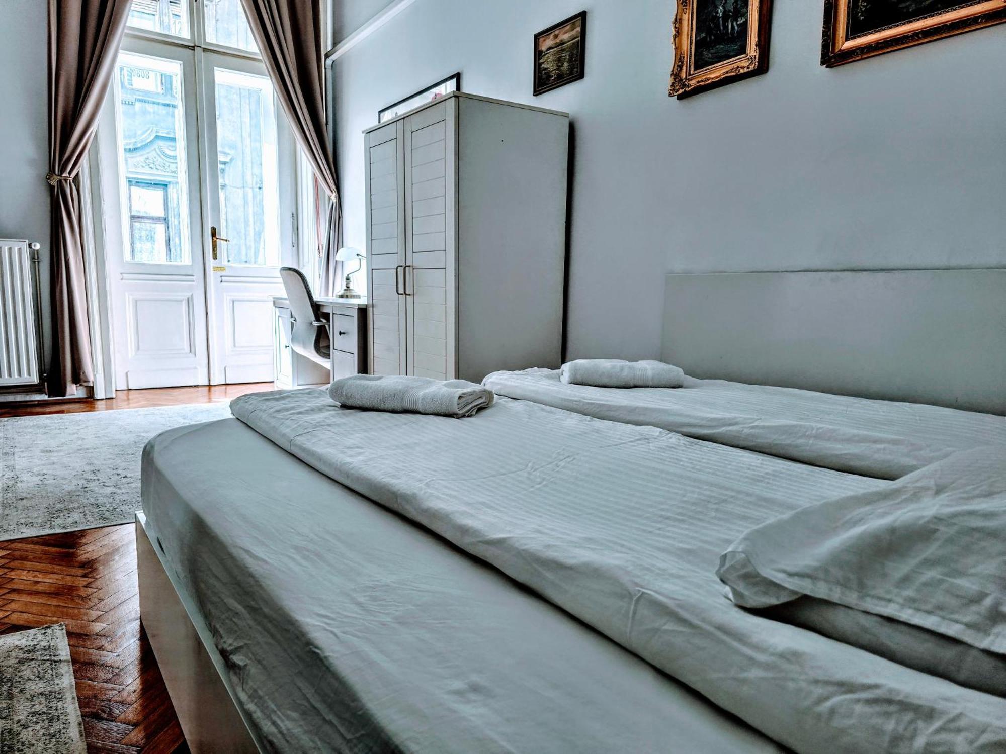Christoph'S Central Apartment Budapest Luaran gambar