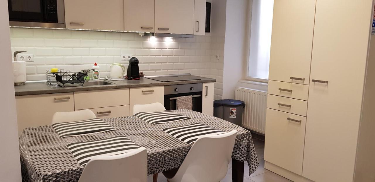 Christoph'S Central Apartment Budapest Luaran gambar